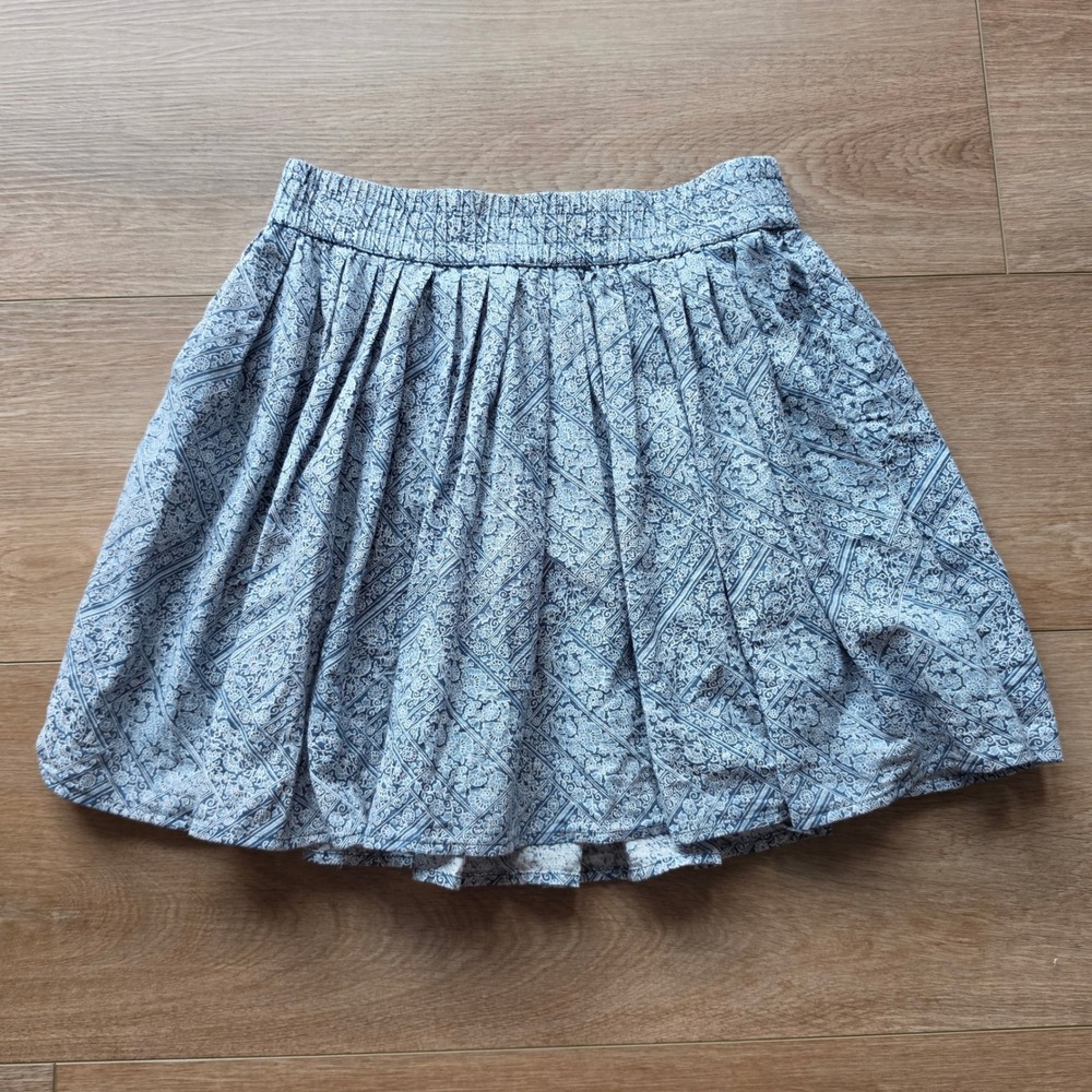 Pleated Paisley mini skirt, size Small, American Eagle